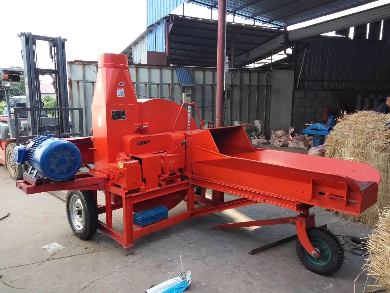 內(nèi)蒙古大型10噸鍘草機(jī)揉絲機(jī)視頻多少錢一臺？